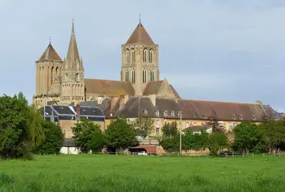 מנזר Saint-Pierre-sur-Dives