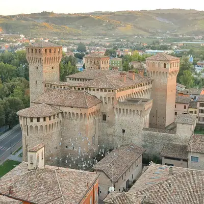 Rocca di Vignola, מצודת בית אסטה לצד נהר פנארו