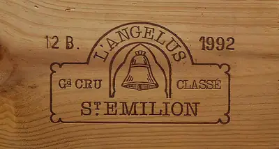 Château Angélus בין גפניו ב-Saint-Émilion