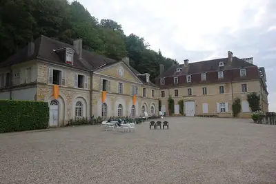 Château d’Arlay והשטח שסביבה