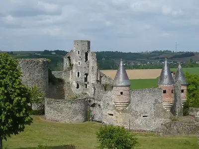 חורבות Château de la Haute-Guerche