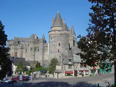 Château de Vitré במבט מ-Place Saint-Yves
