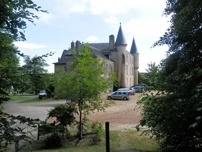 השביל לעבר Château de Pescheray