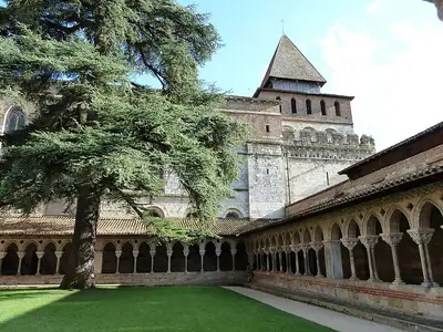 החצר הפנימית של מנזר Moissac