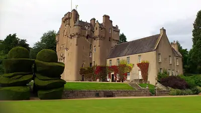 Crathes Castle במבט מהגן שלה