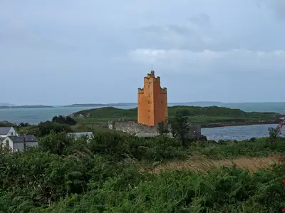 Kilcoe Castle, בית מגדל על אי במפרץ Roaringwater