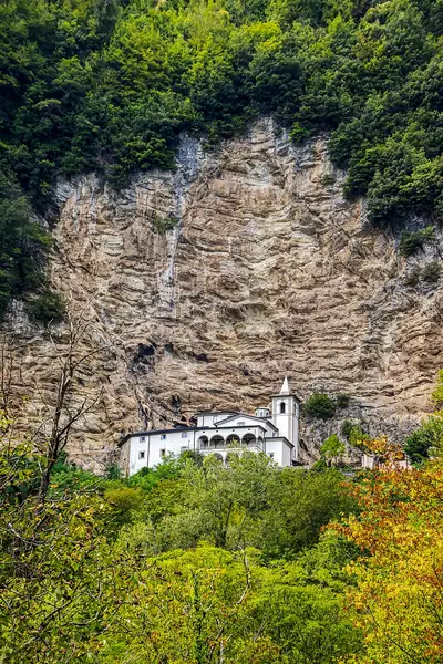 Eremo di Calomini החצוב בצוק