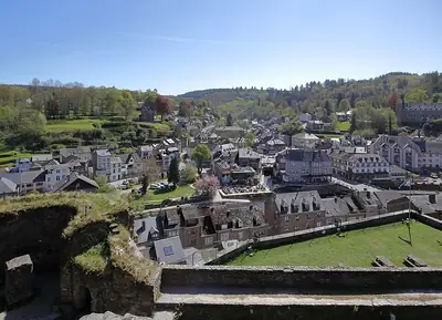 La Roche-en-Ardenne במבט מחומות הטירה