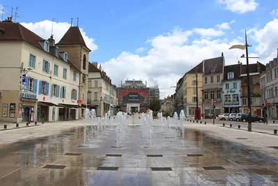 כיכר Place de la Liberté ב-Lons-le-Saunier