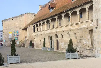החזית הדרומית של Château de Nérac