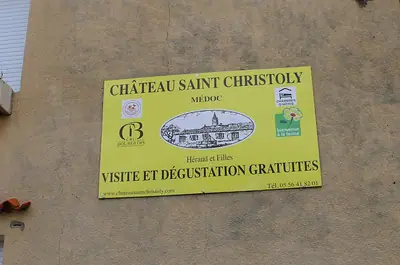 Château Saint-Christoly ב-Saint-Christoly-Médoc, ליד השאטו שבמודעה