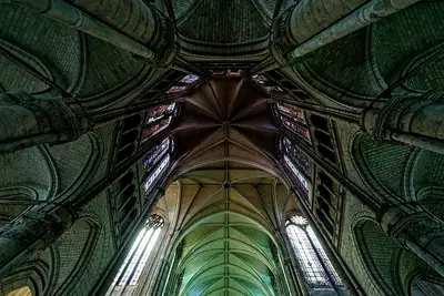 המקהלה של בזיליקת Saint-Quentin