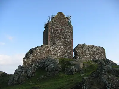 הצד המערבי של Smailholm Tower