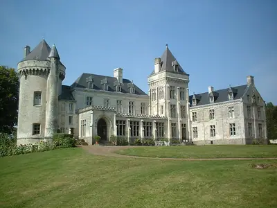 Château de Villers-Châtel, שאטו מוגן במרחק של כ-4 ק"מ מ-Camblain-l’Abbé